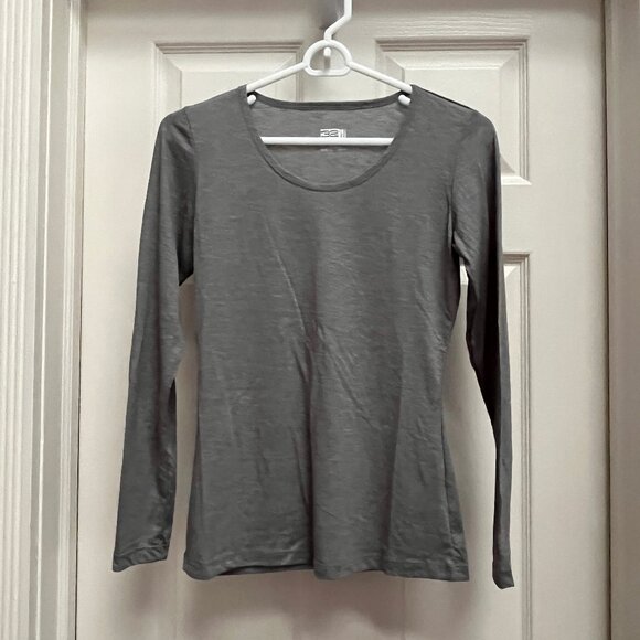 NEW! 32 Degrees, Two (2) Base layer long-sleeve shirts, SMALL - Picture 3 of 3